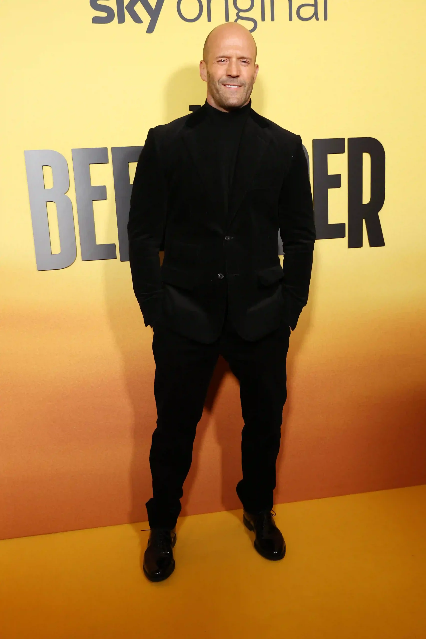 Snatch Movie Review (2000): Guy Ritchie's Masterful Crime Caper That Redefined British Gangster Films 2 Jason Statham as Bacon scaled